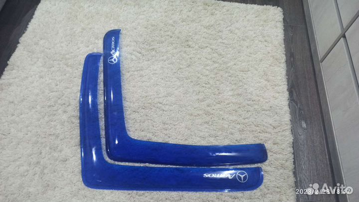 Дефлектор Mercedes-Benz Actros (угловой / синий)