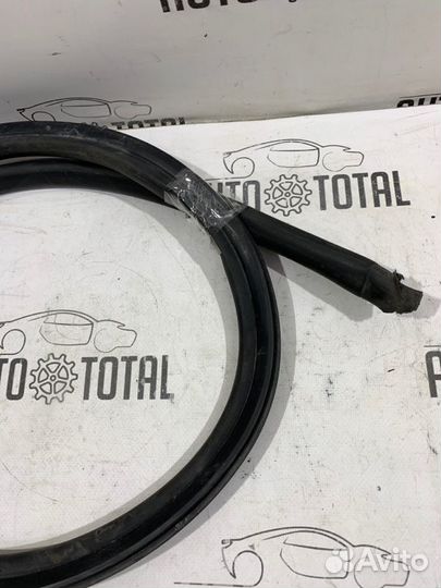 Уплотнитель капота Bmw 745 E65 N62B44 2004