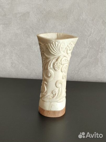 Статуэтка, стакан, кубок из кости