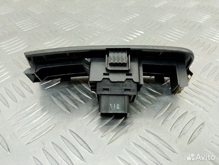 Кнопка стеклоподъемника задняя правая Hyundai