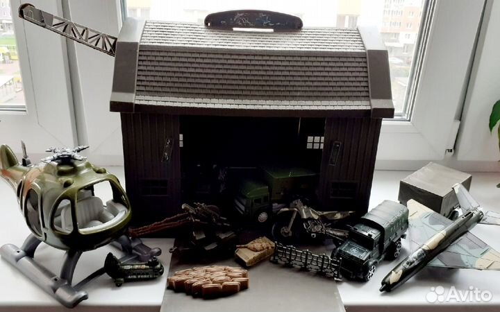 Продам игрушку военный чемоданчик