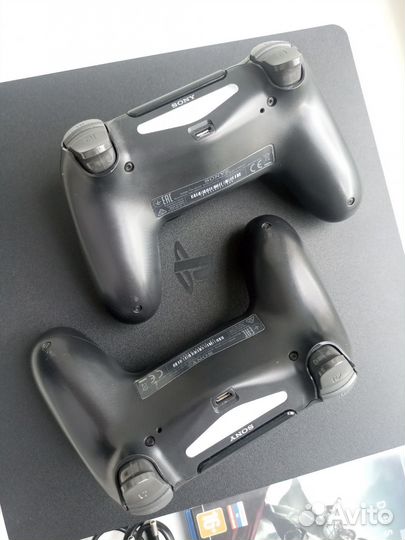 Sony PlayStation 4 slim PS4 + 2 геймпада + диск
