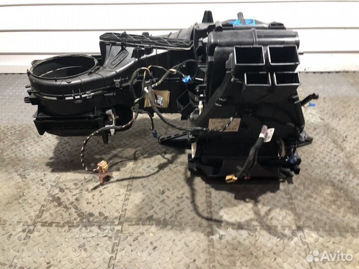 Корпус отопителя в сборе (Volkswagen Passat)