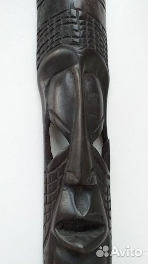 Маска из черного дерева