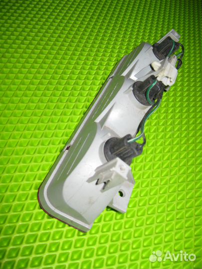 Дoпoлнительный стoп сигнaл Mitsubishi Montero Spor