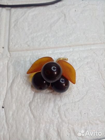 Янтарная брошь СССР