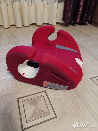 Автокресло бустер Inglesina isofix