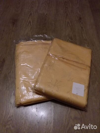 Новые шторы 2 шт 145х280 на тесьме, цвет золотой