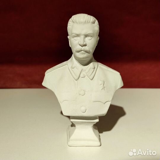 Гипсовый бюст И. В. Сталина