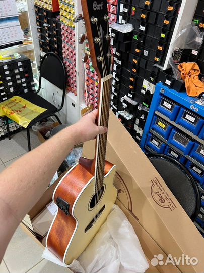Электро-акустическая гитара Cort