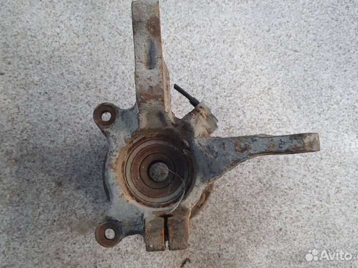 Поворотный кулак левый правый Митсубиси Лансер 9