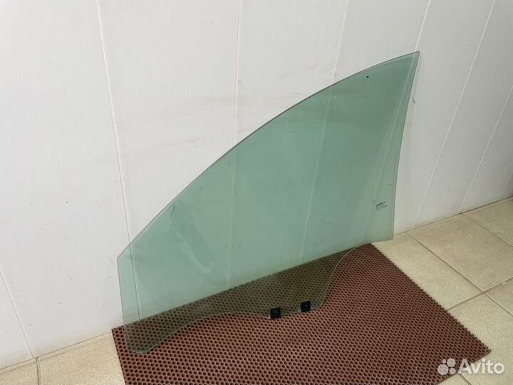 Стекло двери переднее правое Renault Logan