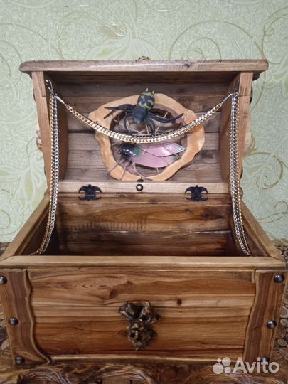 Сундук деревянный