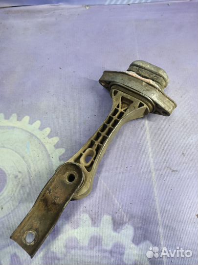 Задняя опора двигателя Volkswagen Bora