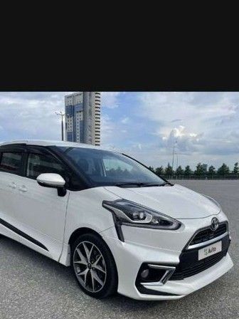 Toyota Sienta: фото владельца