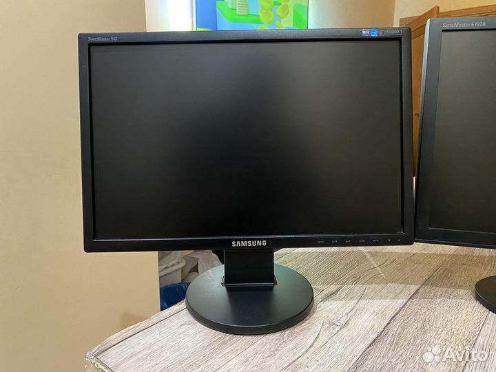 Монитор Samsung 19 дюймов