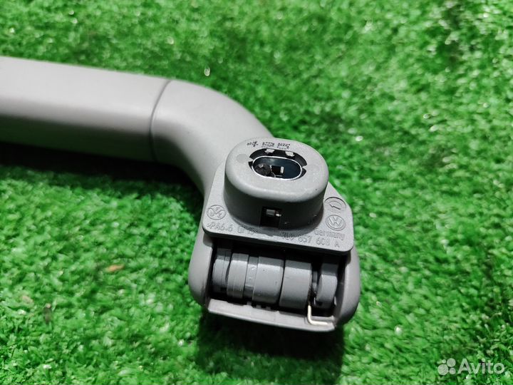 Ручка потолка передняя правая Volkswagen Touareg 7