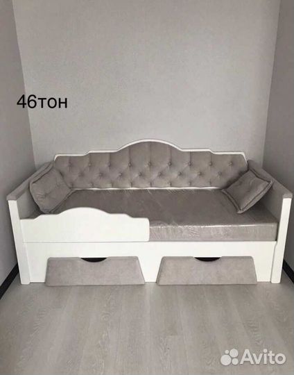 Детская кровать с бортиком