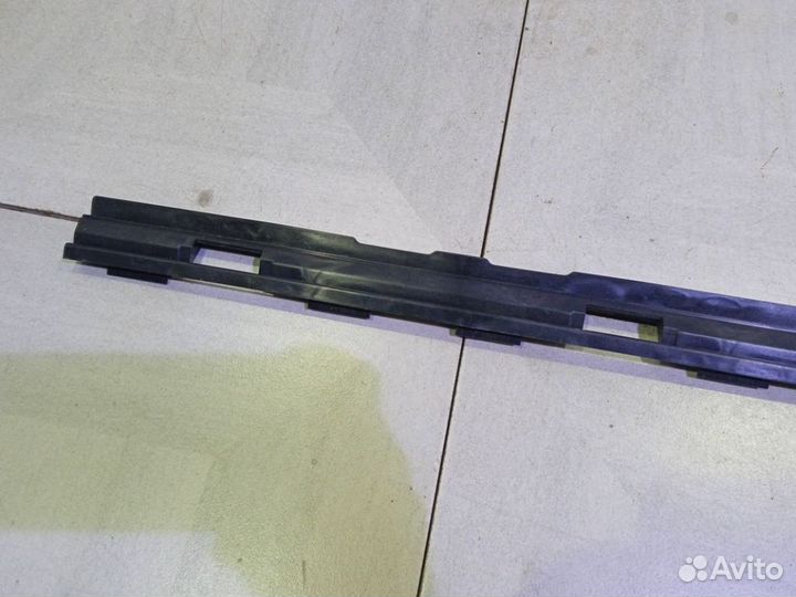 Кронштейн накладки порога