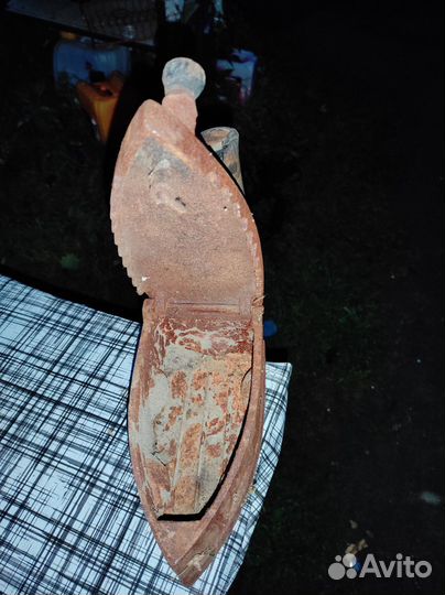 Старинный угольный утюг