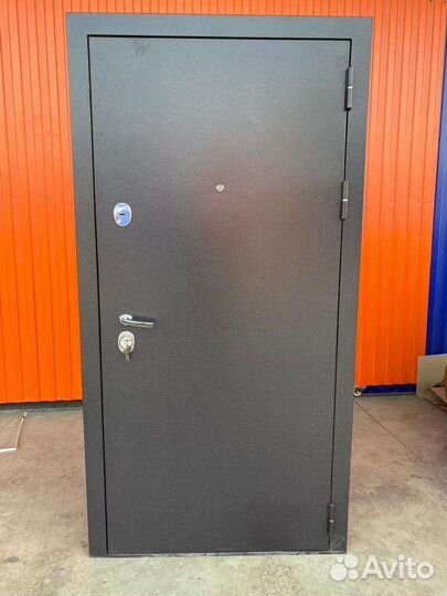 Двыери входные для улицы