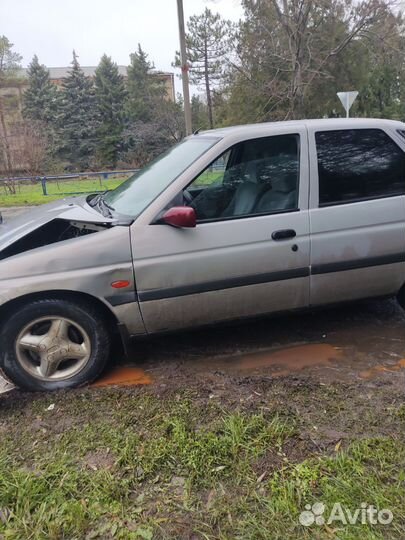 Ford Escort 1.6 МТ, 1997, битый, 100 000 км