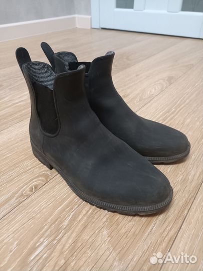 Бриджи,перчатки,щётки и ботинки для конного спорта