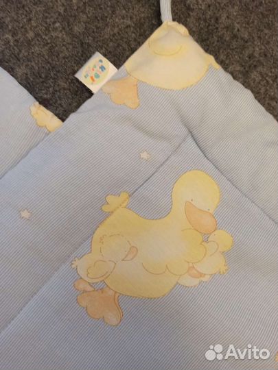 Бортики в кроватку в отличном состоянии