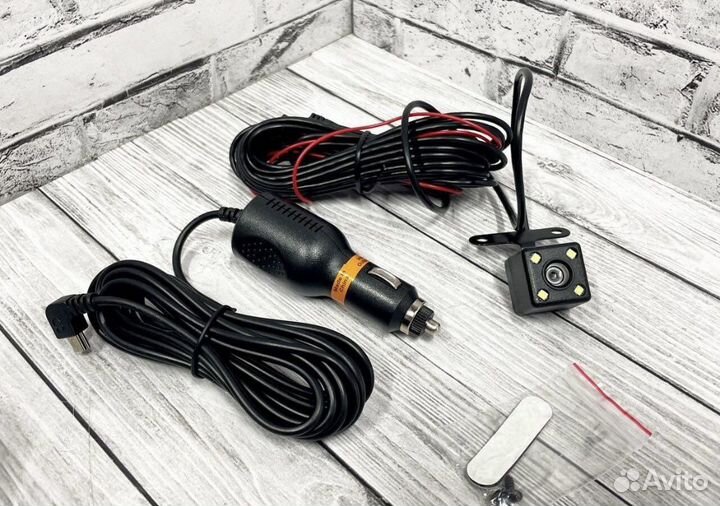 Видеорегистратор с 3 камерами