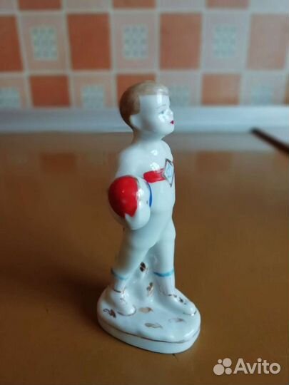 Статуэтка фарфор СССР Динамовец юный футболист Бар