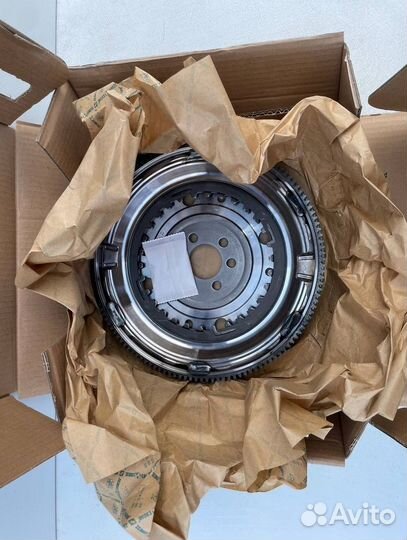 Маховик двухмассовый LUK 4150521090 DSG7 132,6