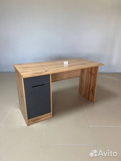 Письменный стол