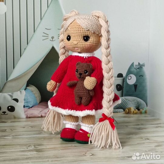 Вязаная кукла ручной работы (мягкая игрушка)