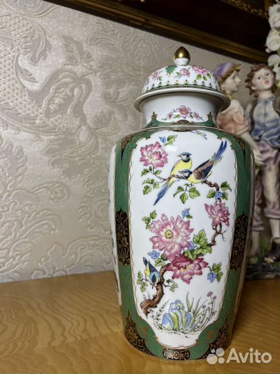 Фарфоровые вазы