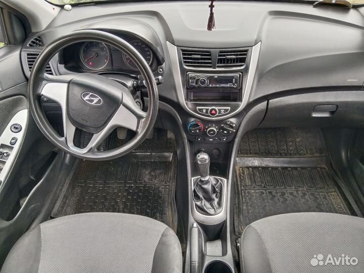 Hyundai Solaris 1.4 МТ, 2011, 300 000 км