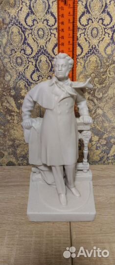 Статуэтка фарфор Пушкин бисквит