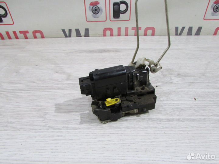 Замок двери задний левый Renault Sandero