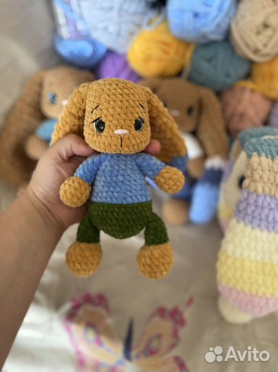 Вязаные игрушки зайка амигуруми