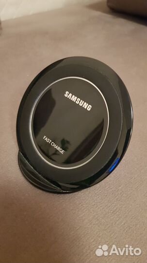 Беспроводное зарядное устройство Samsung