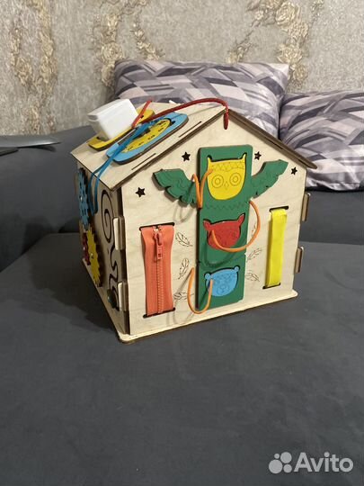 Бизиборд домик