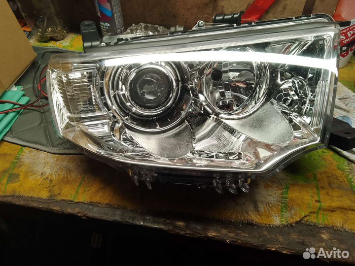 Фара правая на Митсубиси Паджеро спорт 2