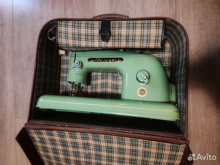 Швейная машинка Волга