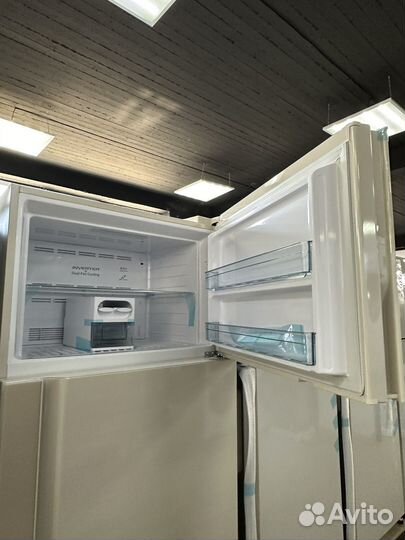 Холодильник Hitachi R-V660PUC7-1 бежевый