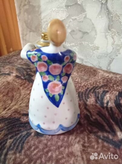 Статуэтка фарфоровая