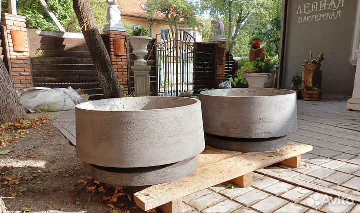Уличные вазоны бетонные