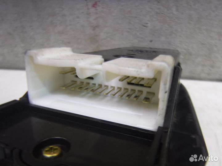 Блок управления стеклоподъемниками Toyota Prius