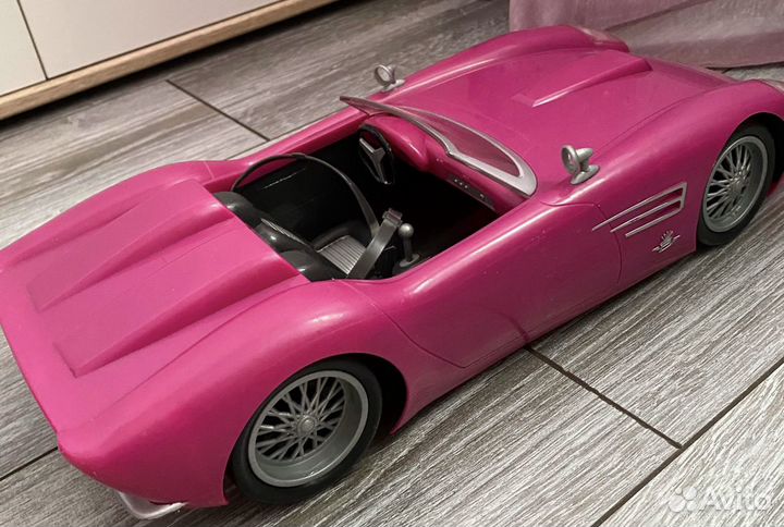 Игрушечный автомобиль