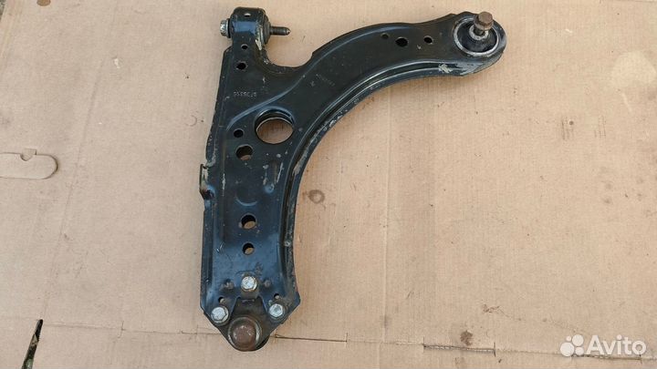 Рычаг передний левый/правый Skoda Octavia II A4