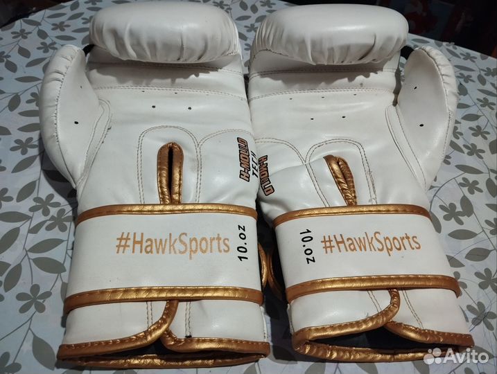 Боксерские перчатки hawk 10oz