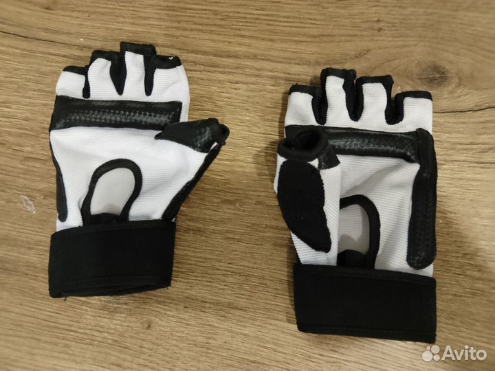 Перчатки для каратэ, и др единоборств 9-11 лет